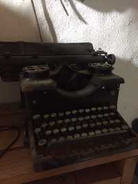 Máquina de Escreve muito Antiga para Colecão