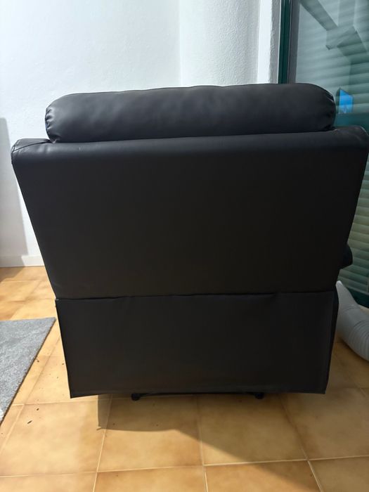 Sofá reclinável preto