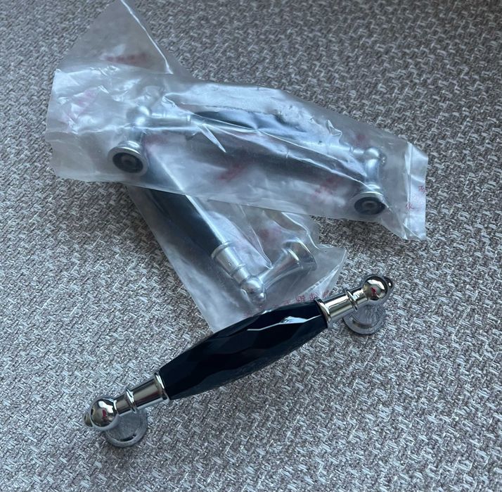 Uchwyt meblowy glamour kryształowy czarny z kryształem 96mm