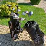 Torby golfowe i kije golfowe z piłeczkami