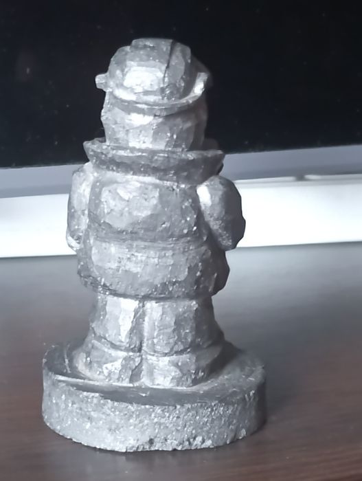 Фігура "Сталевар" із графіту