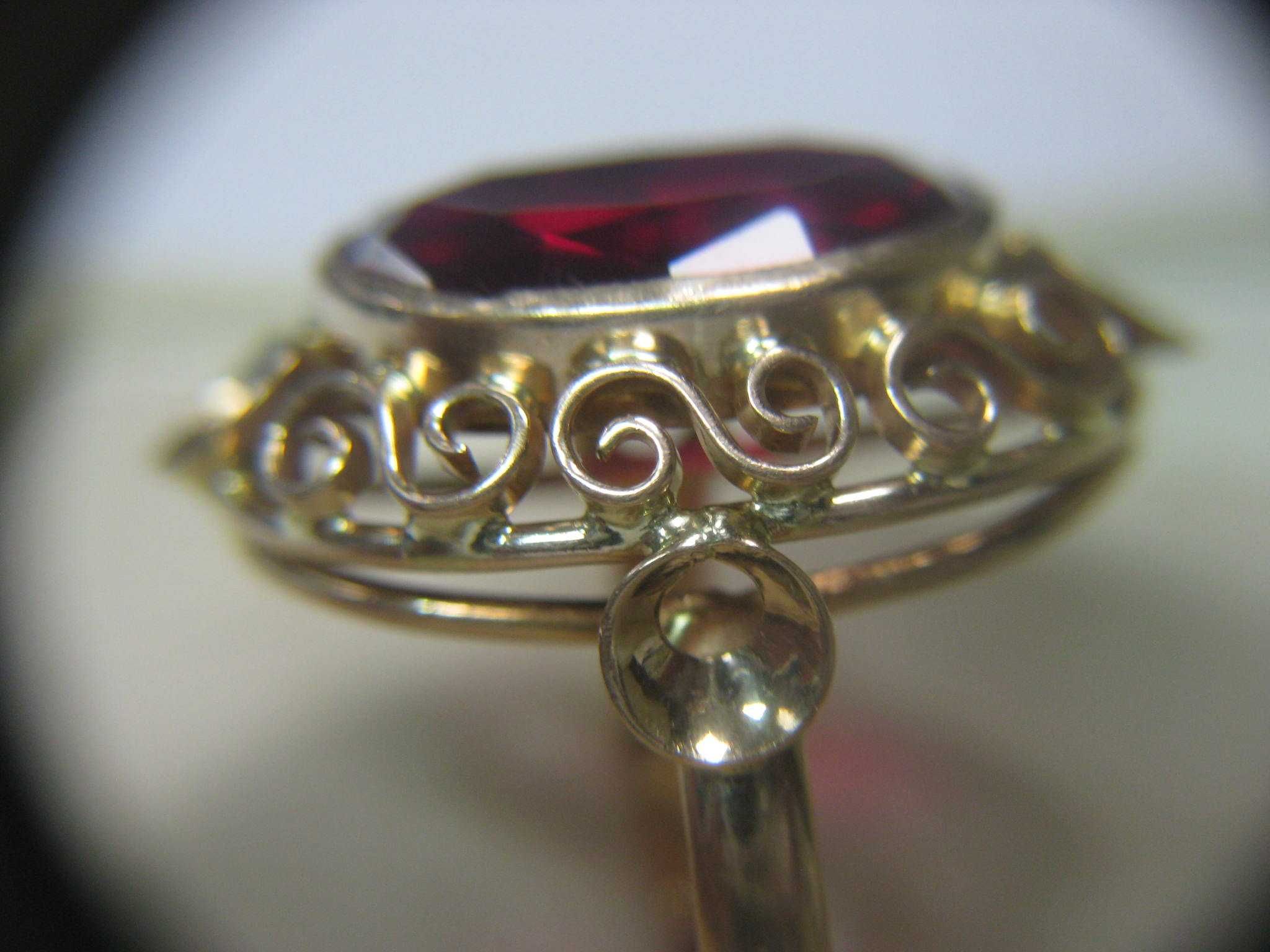 Piękny klasyczny pierścionek złoty Szkarłat królewski