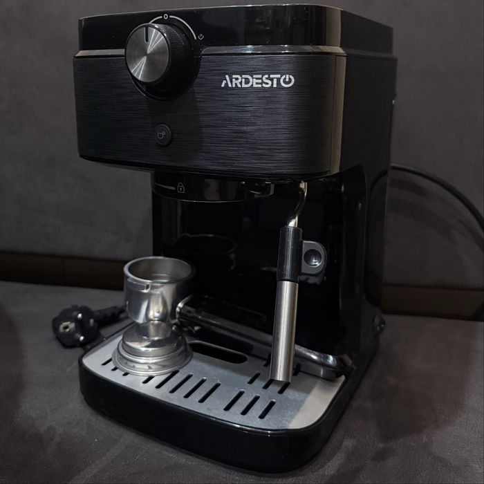 Кавомашина ріжкова Ardesto 1 л 1633 Вт (ECM-E10B)