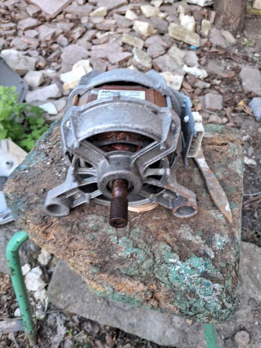 Пральна машина Двигун на Indesit iwsnc 51051