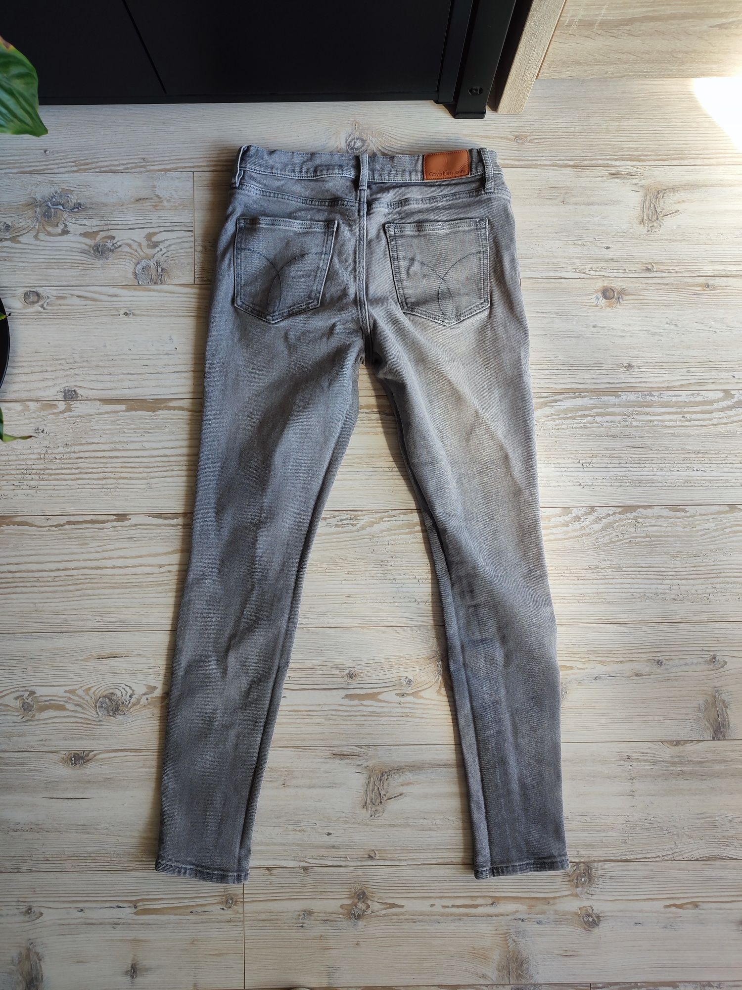 Calvin Klein Jeans szare Skinny High Rise r. 28/32