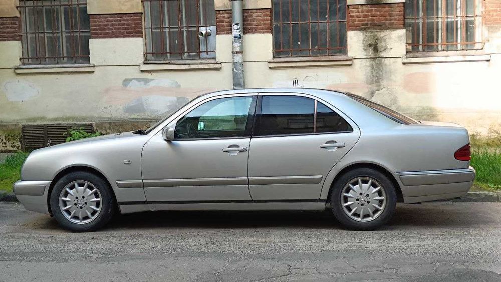 Mercedes-Benz E290