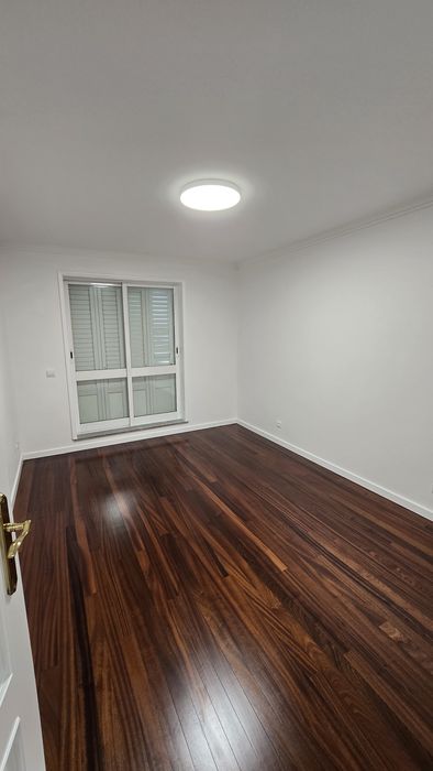 Apartamento T2 c/garagem no centro de Viana