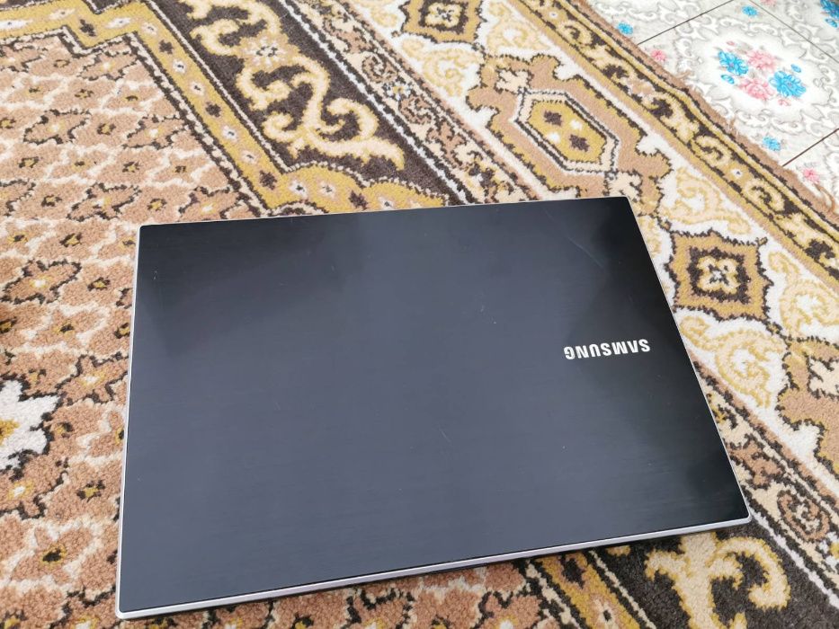 Ноутбук 14`HD Samsung NP300 Intel Core I5_DDR3_6Gb_128Gssd