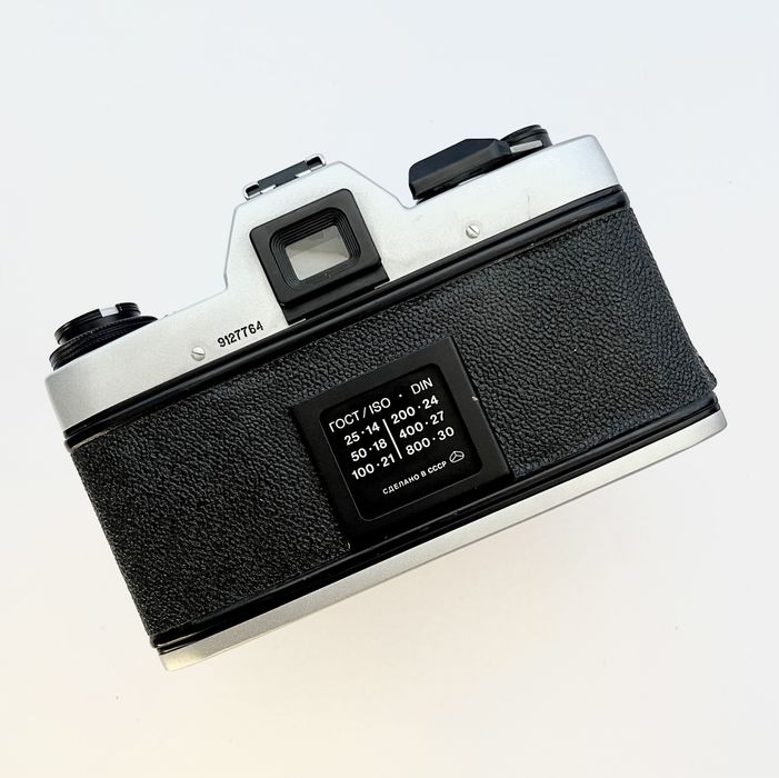 Дзеркальний фотоапарат Київ-19 з обʼєктивом Геліос 81Н 2/50