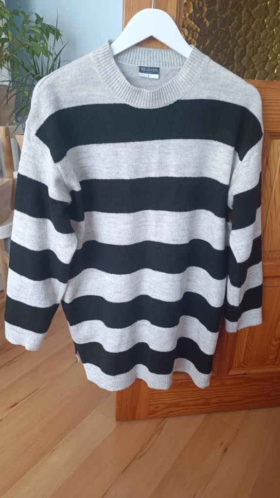 Sweter w czarno-białe paski Beloved L