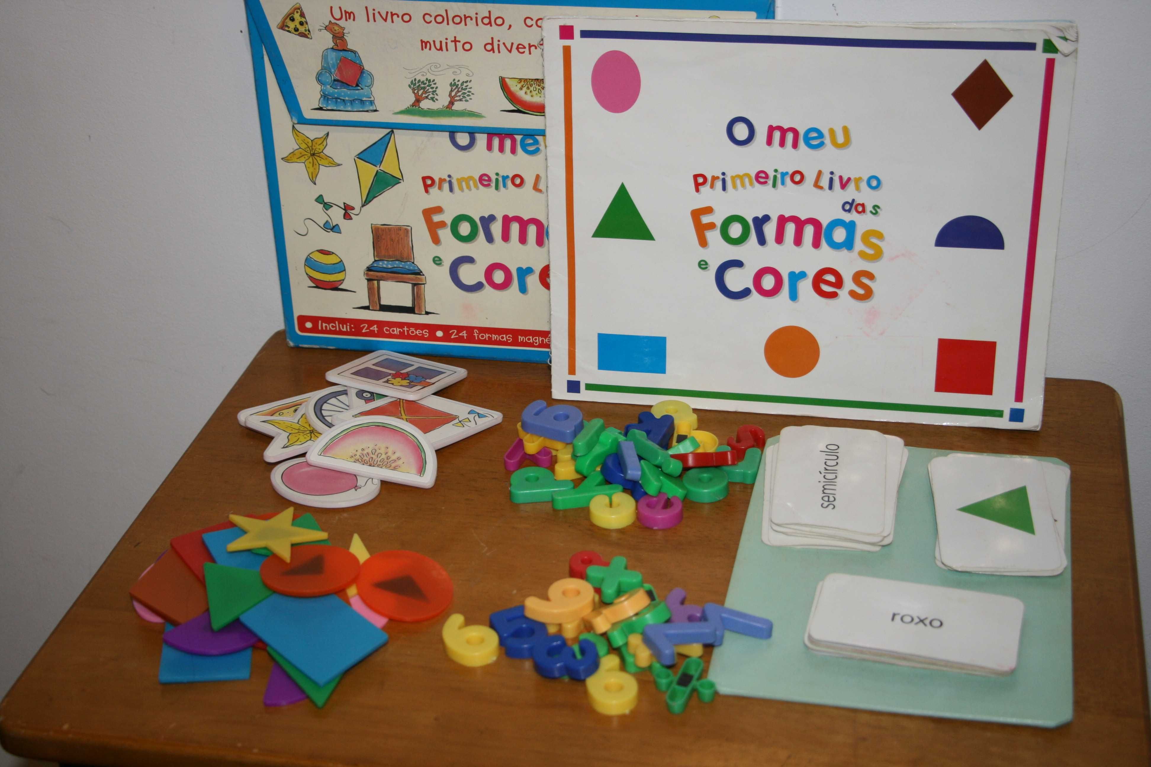 Jogo "O meu Primeiro Livro das Formas e Cores"