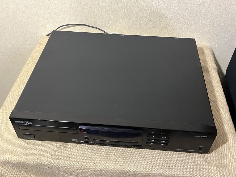 Отличный CD-проигрыватель KENWOOD DP-1080