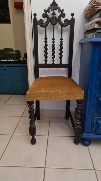 Cadeira estilo torcidos e tremidos