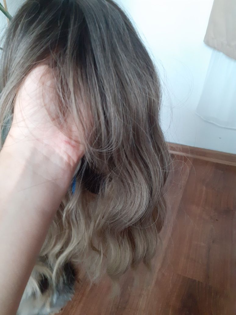 Peruka blond z szarym