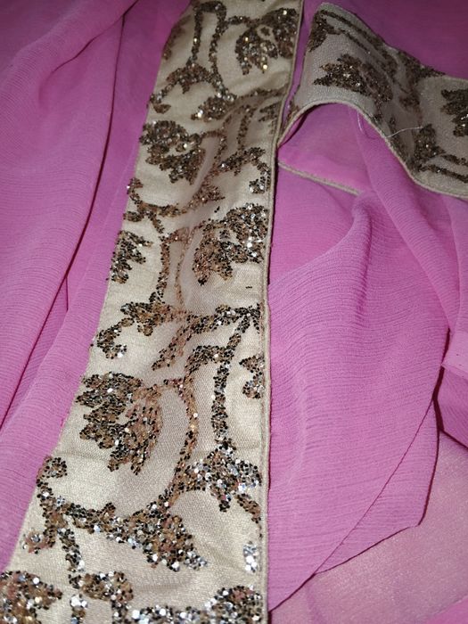 Розовое шифоновое сари