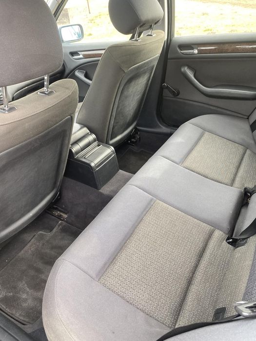 Продам BMW 3Series  2004