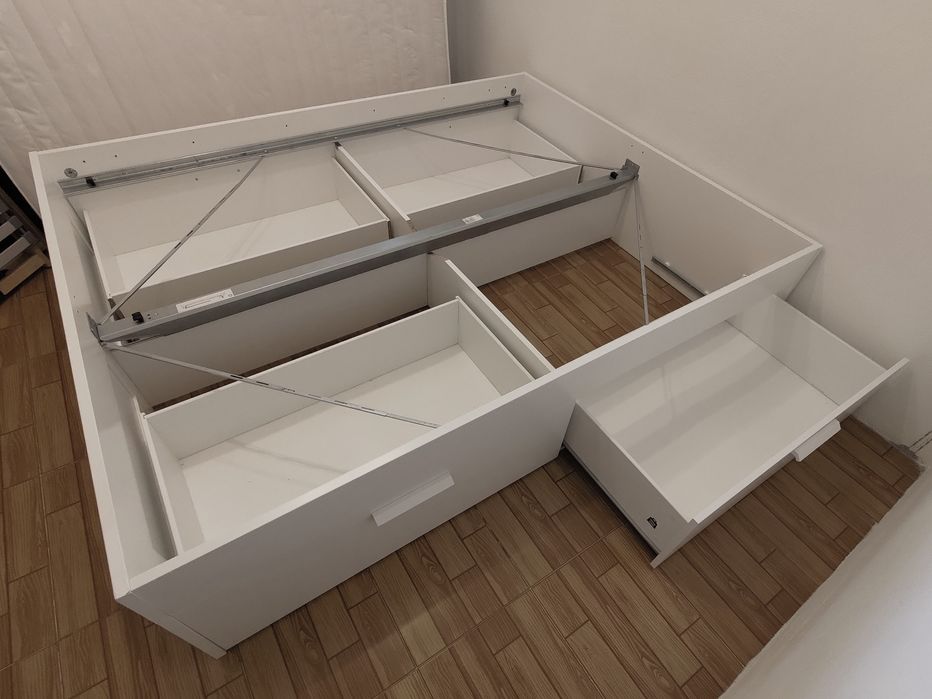 Cama de casal IKEA