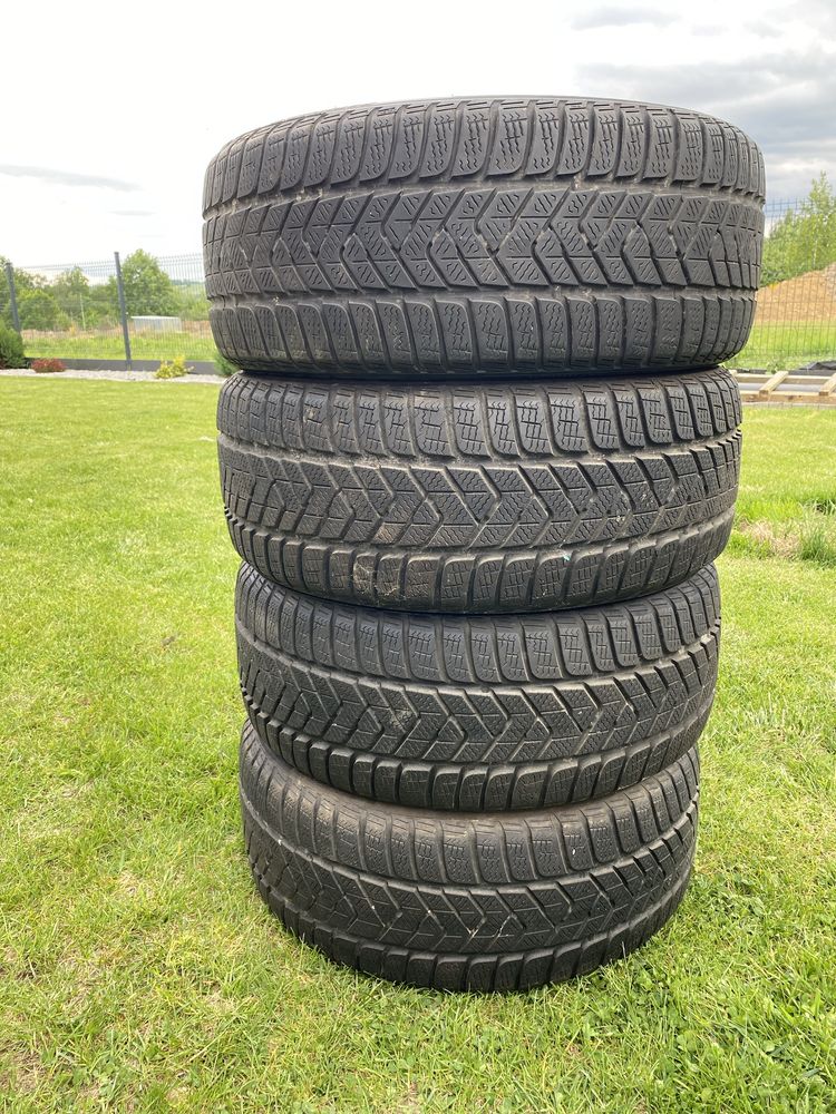 Opony Pirelli 225/45 R17 zimowe 4 sztuki