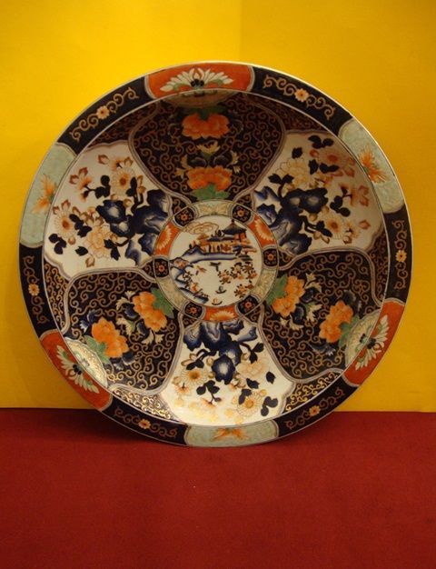 Jarra antiga oriental em laca chinesa