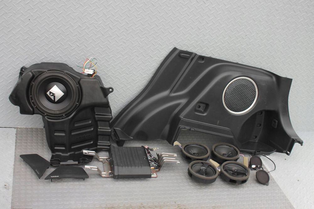 nagłośnienie rockford wzmacniacz subwoofer głośnik mitsubishi eclipse cross