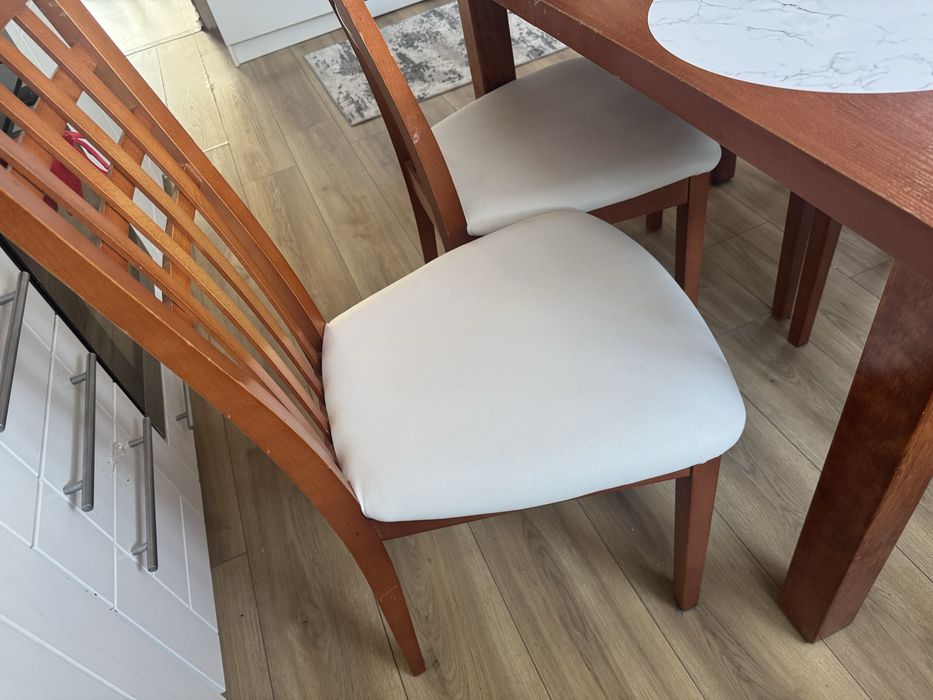 Sprzedam stół z 4 krzesłami