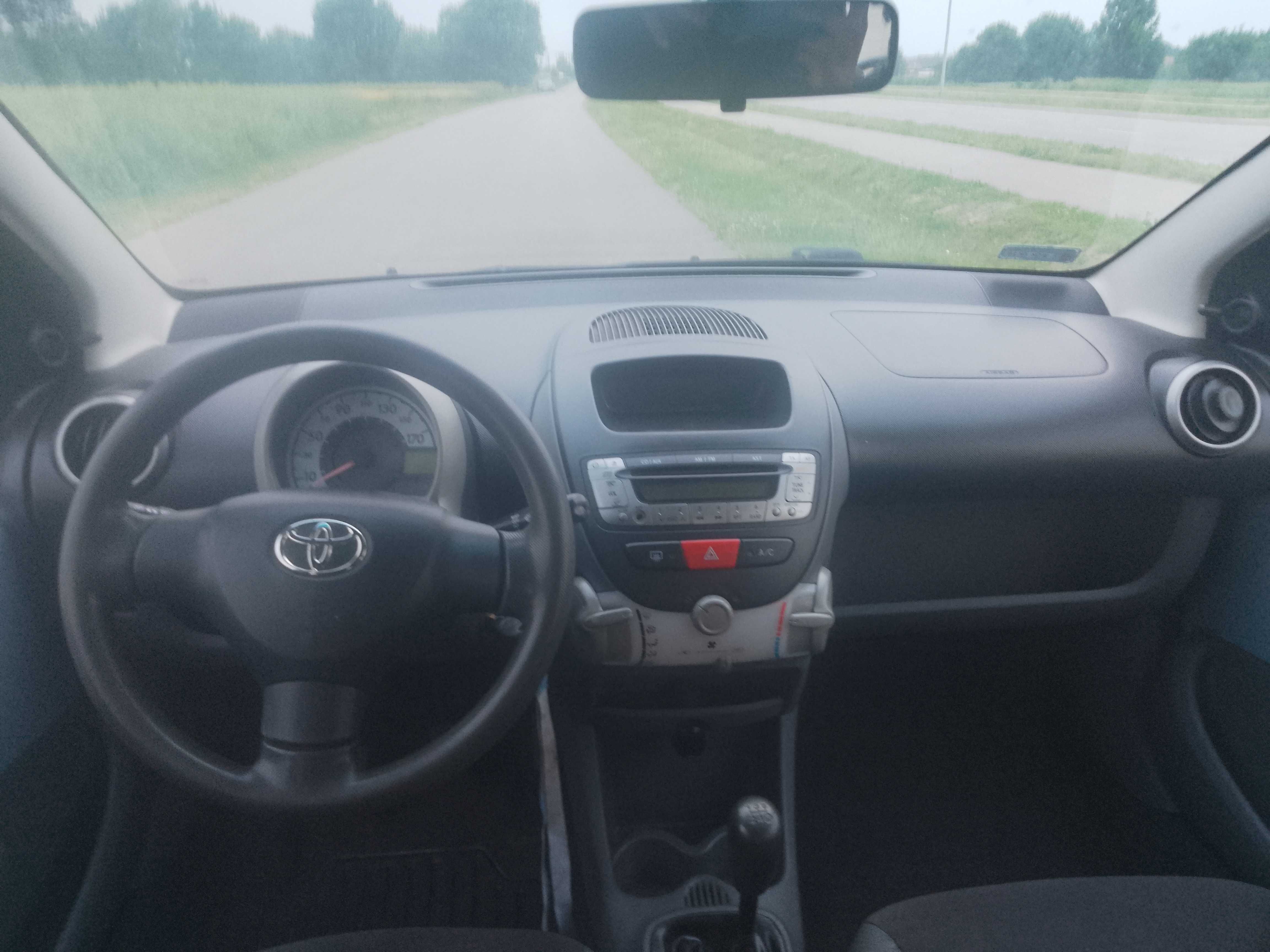 TOYOTA AYGO 5D  1.0 B 2006 r.  SUPER  STAN