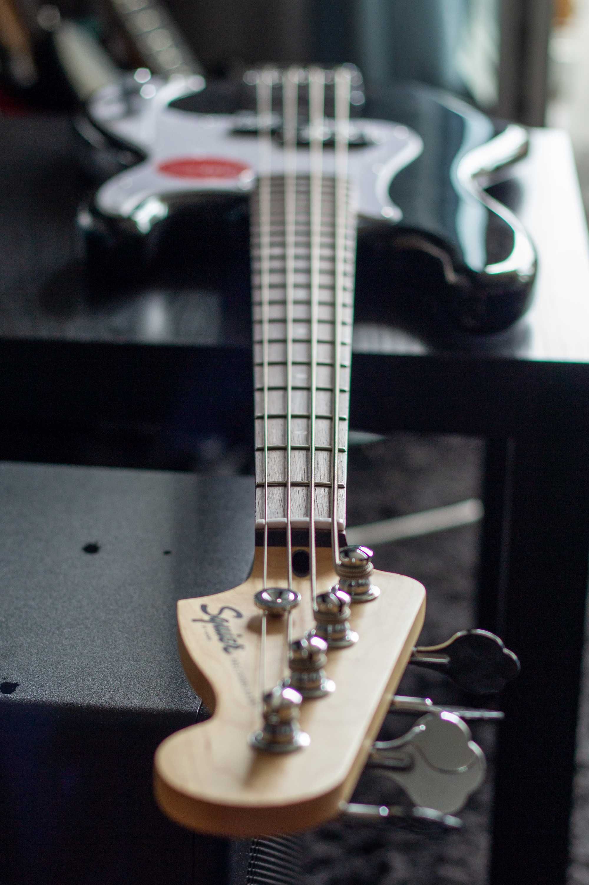 Gryf Squier by Fender Precision Bass Nowy z kluczami