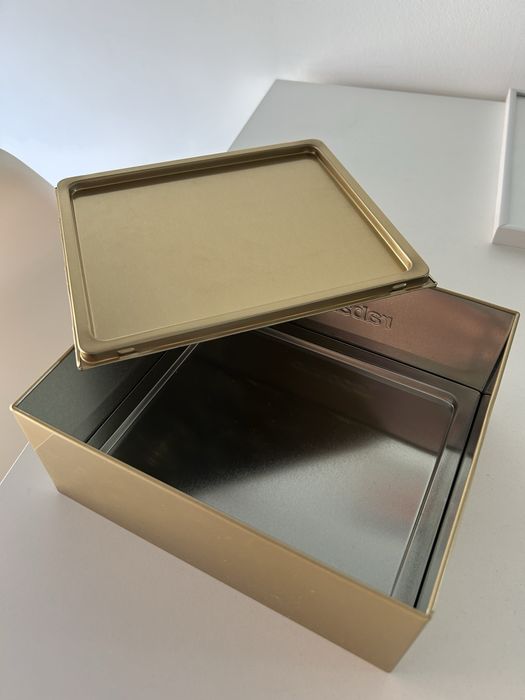 Caixa paco rabanne dourada