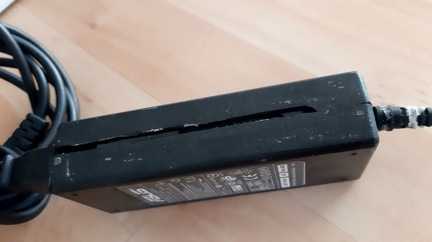 Блок питанич ноутбук ASUS
