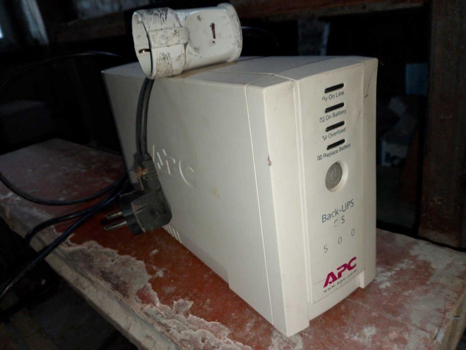 бесперебойник APC UPS CS 500 С батареей! (батарея рабочая но изношена)