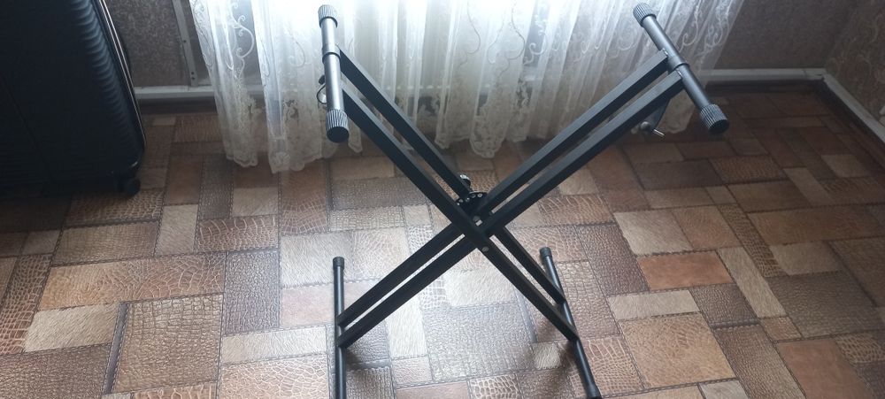 Стійка/тримач під синтезатор. Сумка/чохол для синтезатора.
