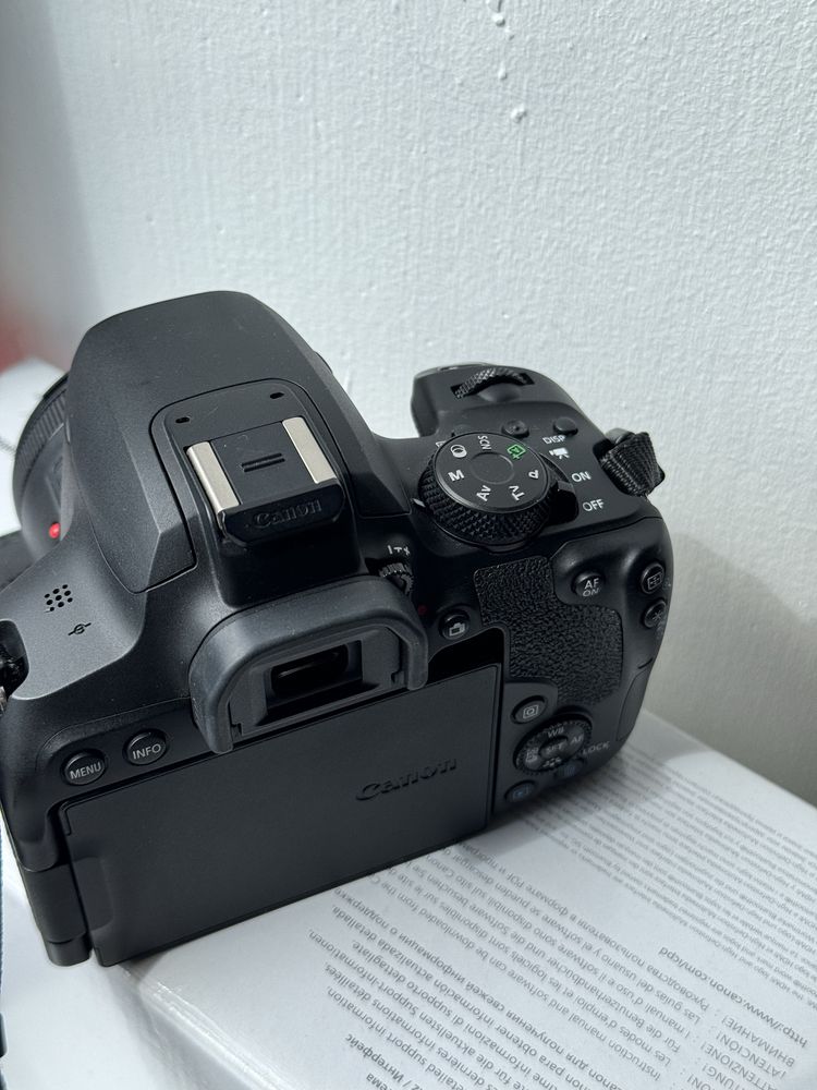 Фотоапарат Canon 850d + 50 mm 1.8