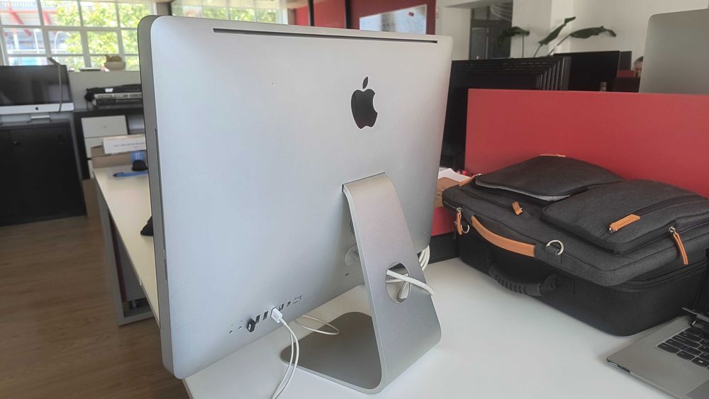 iMac (11.2, 21.5-inch, Mid-2010)