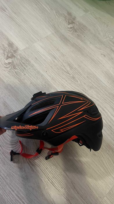 Шолом велосипедний TLD