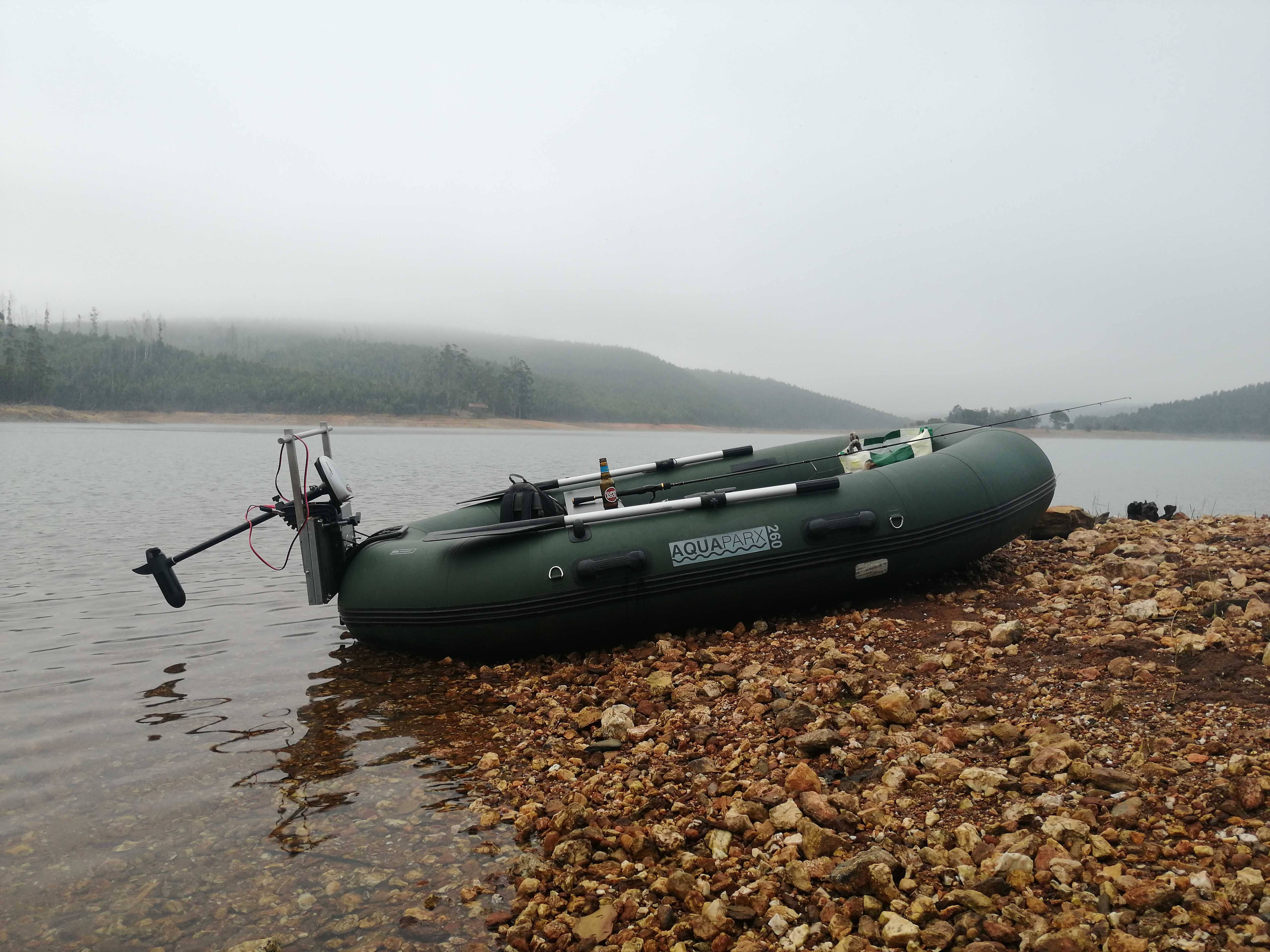 Motor eléctrico para barco semi-rijo