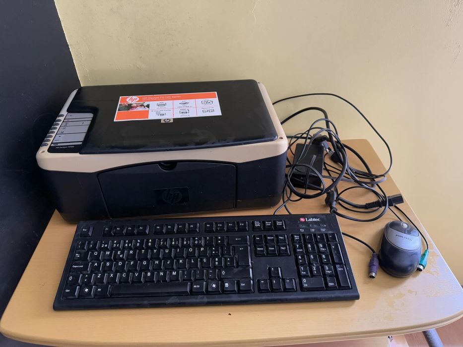 Secretária teclado rato e impressora hp