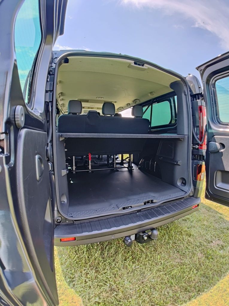 Wynajem bus RENAULT TRAFIC LONG 9 OSOBOWY Wakacje 2025 wolny wrzesień