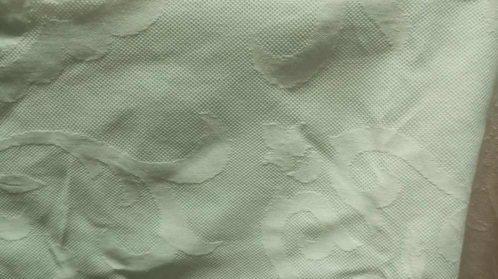 Toalha de linho lavrada com 6 guardanapos 2.20 MTS por 2.40 mts