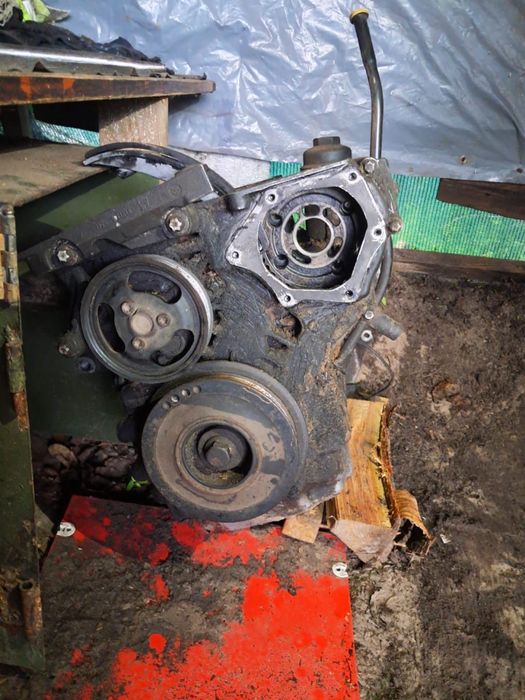 Двигун 2.2 на опель(частково розібраний)