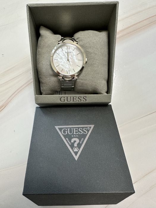 Годинник жіночий Guess