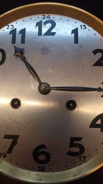 Настінний годинник