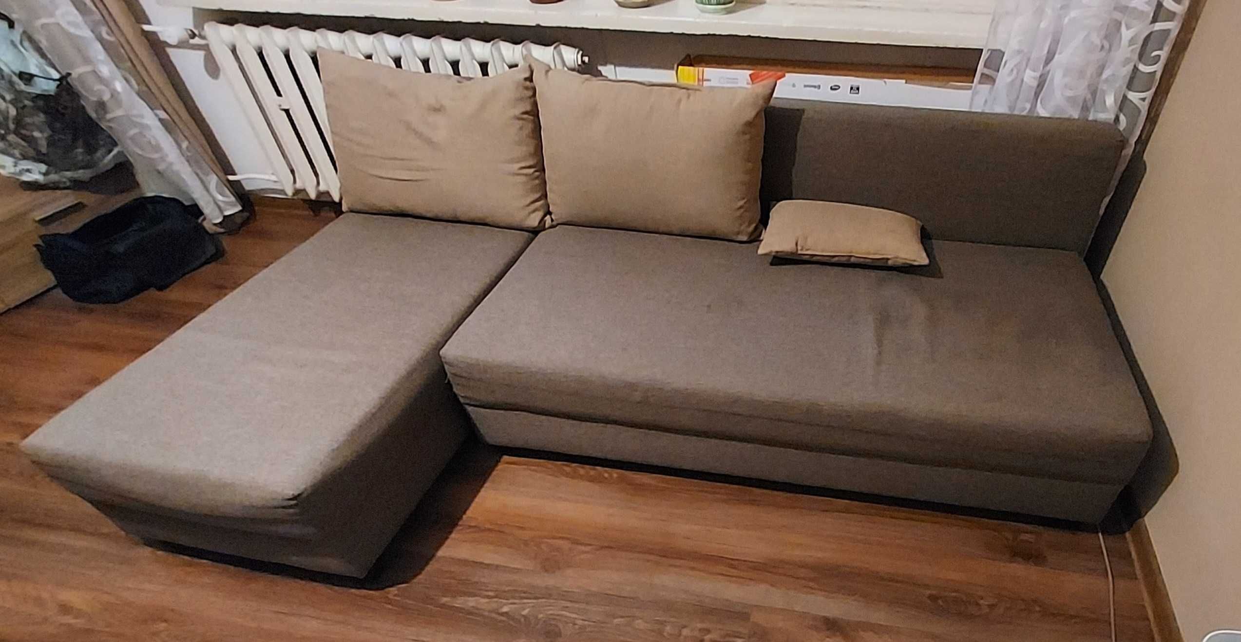 Sofa rozkładana z pojemnikiem na pościel