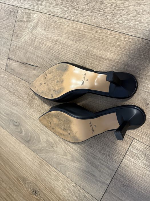 Стильні та зручні мюлі, підійдуть під будь-які образи.