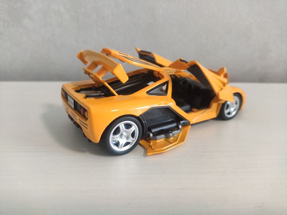 McLaren F1 в масштабі 1:32