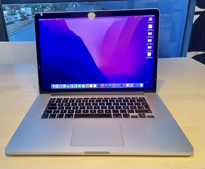 2015 Apple Macbook Pro 15 Retina A1398 i7 2.5GHz SSD 512GB AMD Radeon