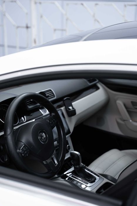 Продам автомобіль Volkswagen Passat в максимальній комплектації