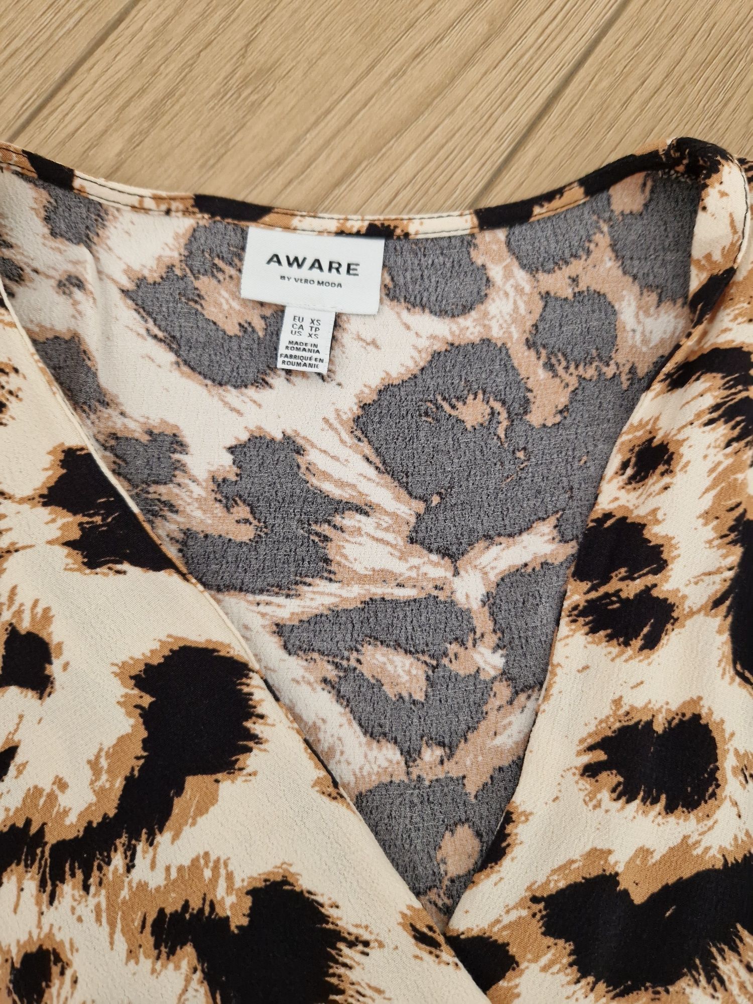 Kopertowa sukienka midi xs Aware Vero moda