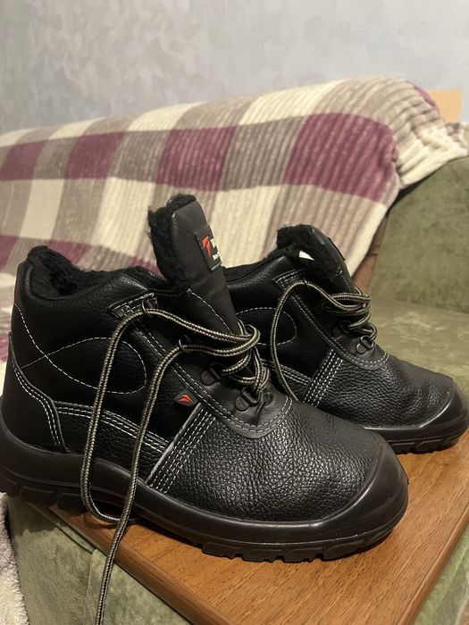 Робоче зимове взутття