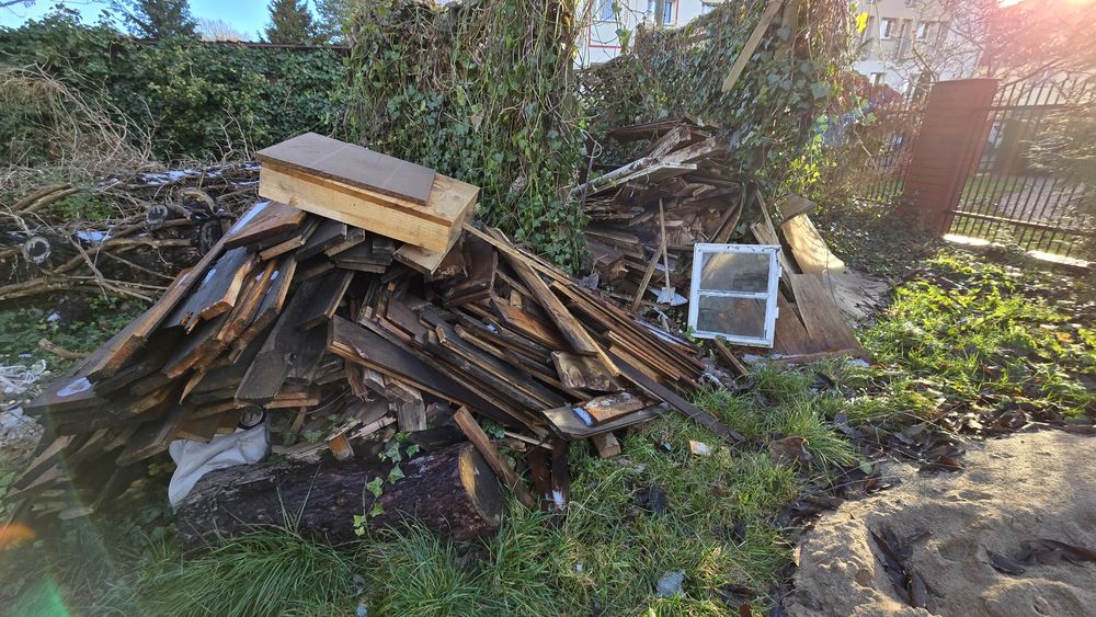 Oddam drzewo, deski.  Rezerwacja