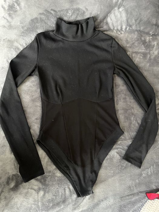 Боді з корсетом і вирізом на палець